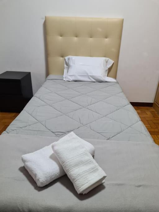 Amplo Com 4 Quartos Na Zona Universitaria