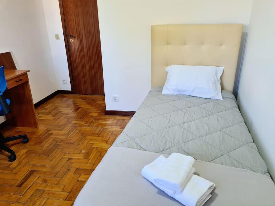 Amplo Com 4 Quartos Na Zona Universitaria *