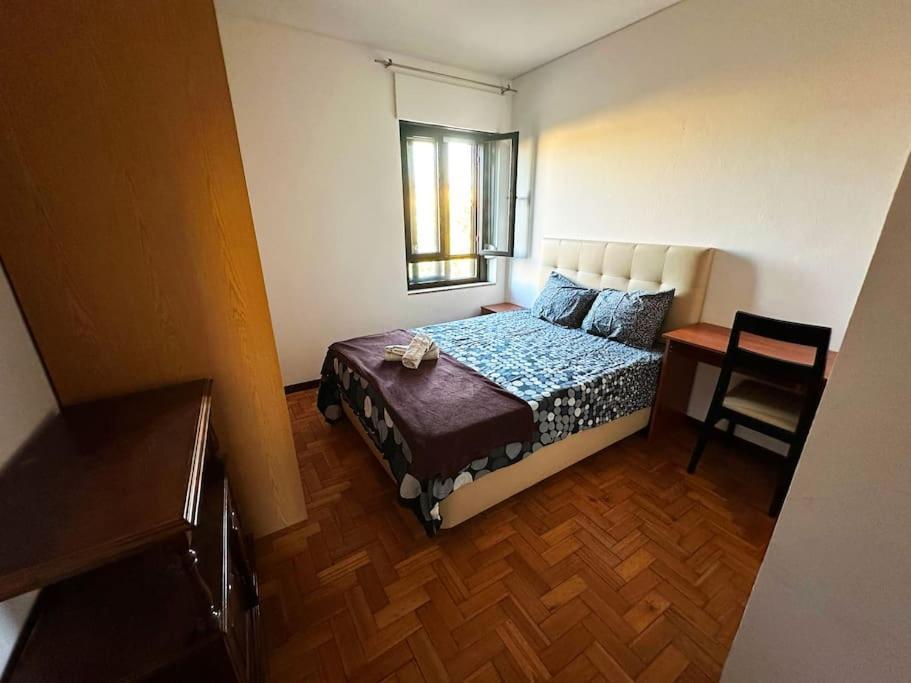 Amplo Com 4 Quartos Na Zona Universitaria Oporto